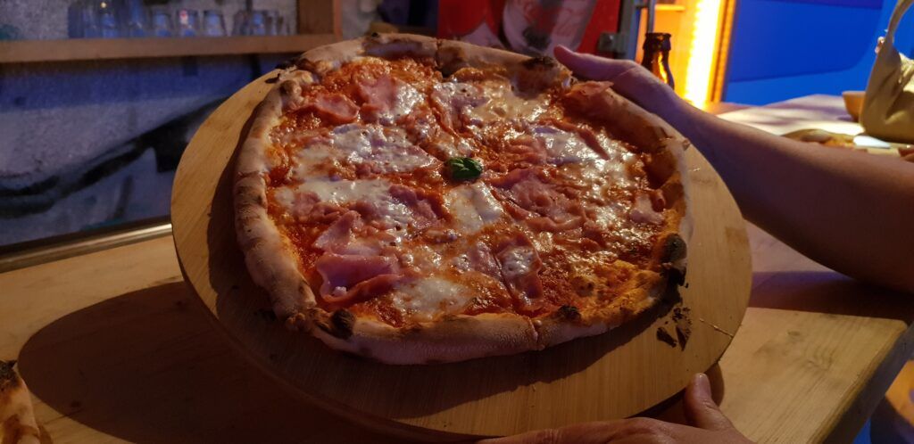 Bułgaria pizza z pieca opalanego drewnem